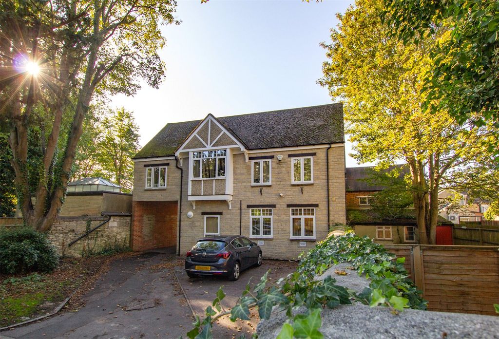Property photo 1 of 10 External