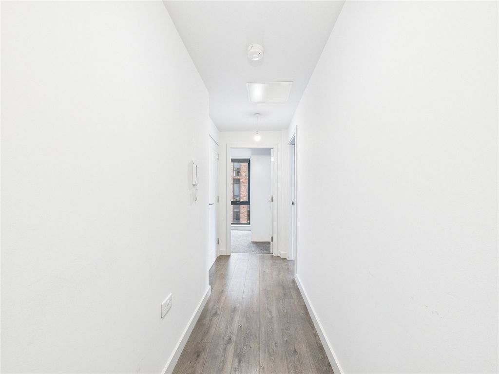 Property photo 2 of 8 Picture No. 11