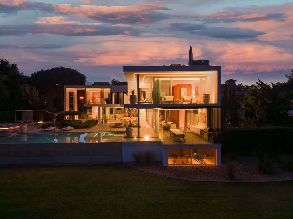 Property photo 1 of 28