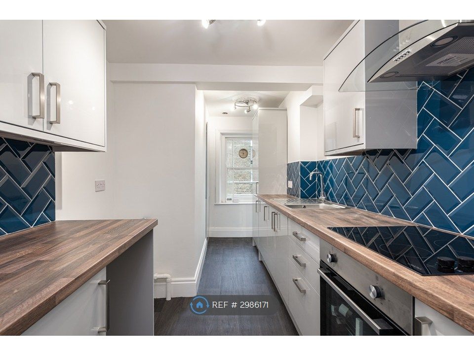 Property photo 1 of 11 Kitchen