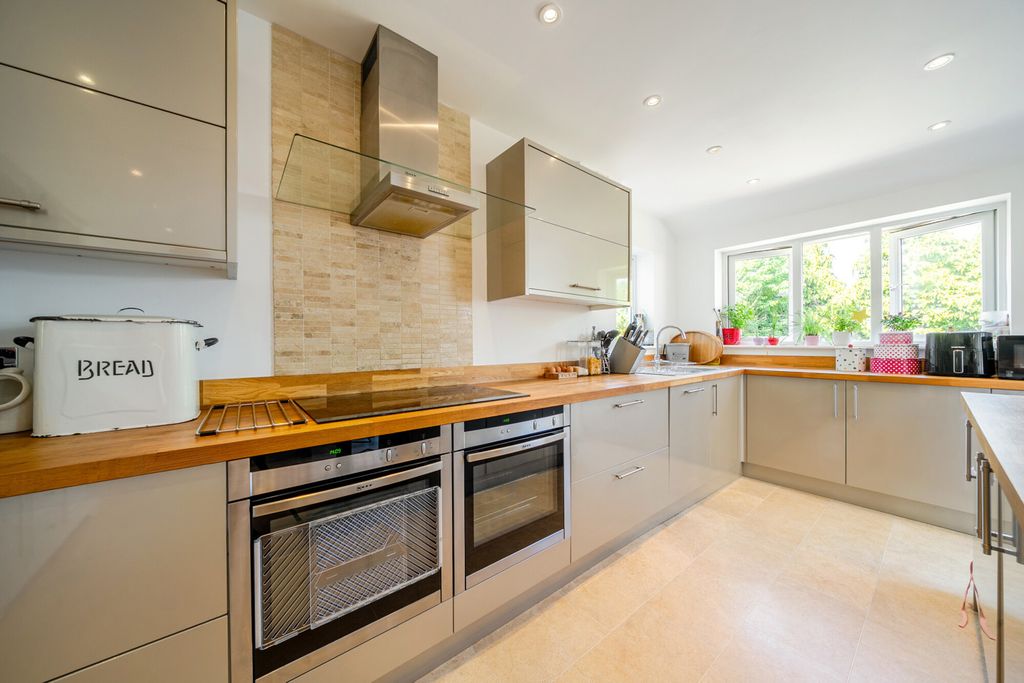 Property photo 2 of 19 1466933-15-6A174E...