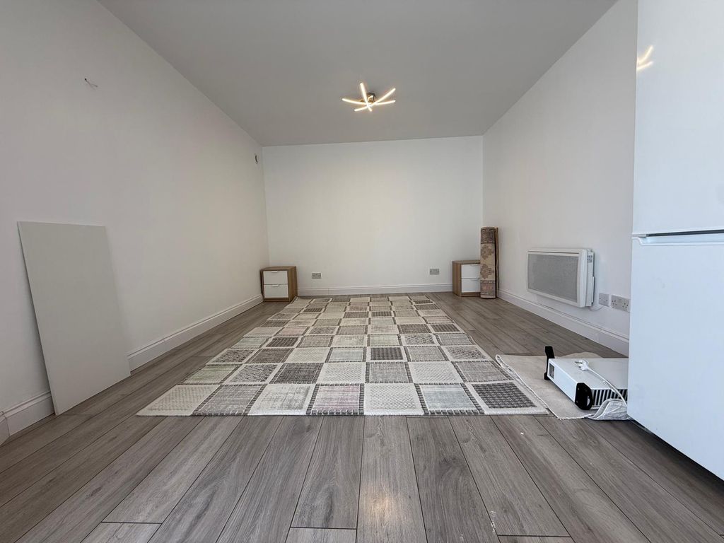 Property photo 2 of 7 Gallery