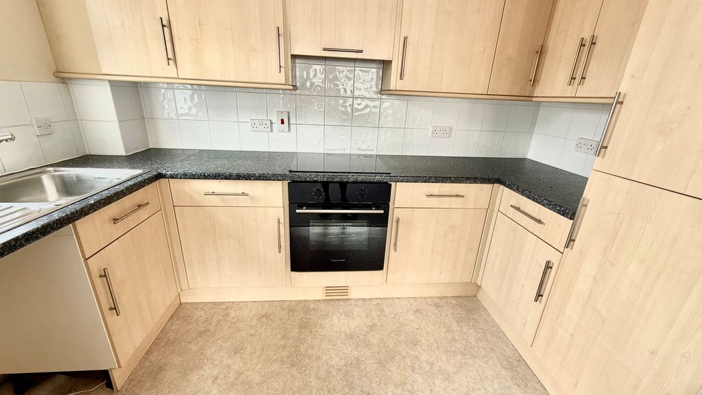 Property photo 3 of 11 New Kit 1