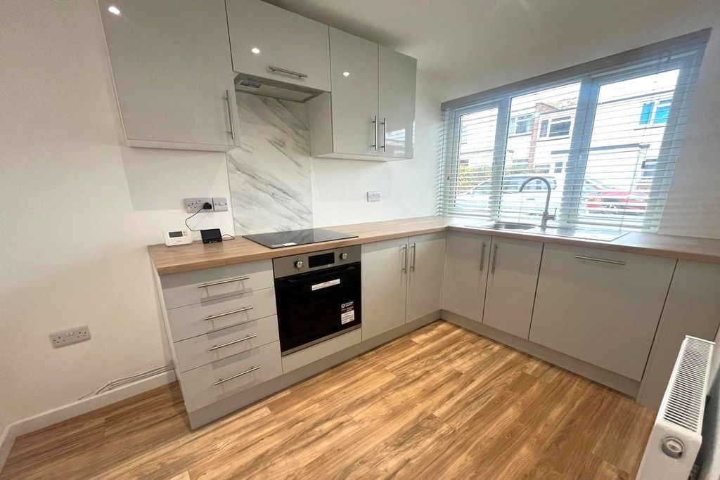 Property photo 2 of 11 Picture No. 13