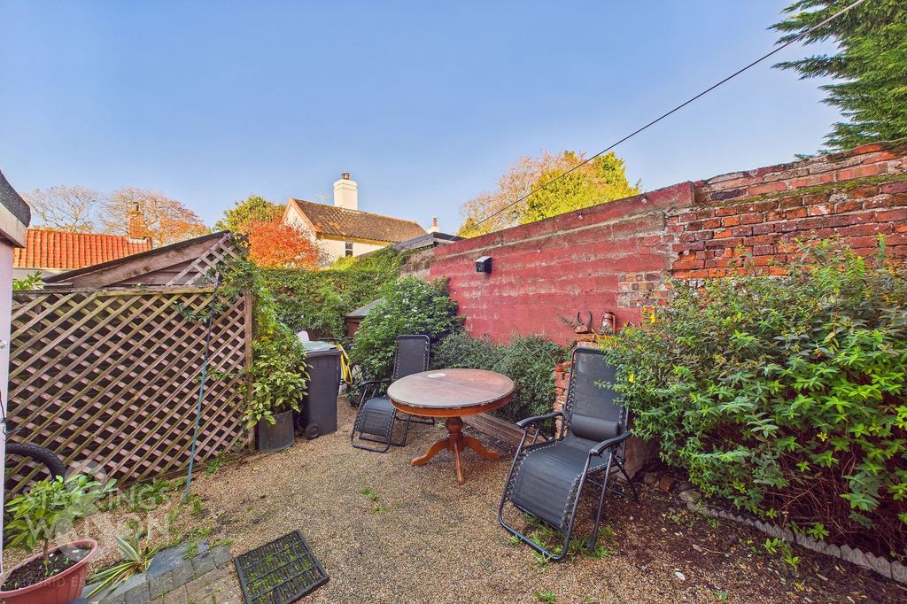 Property photo 2 of 18