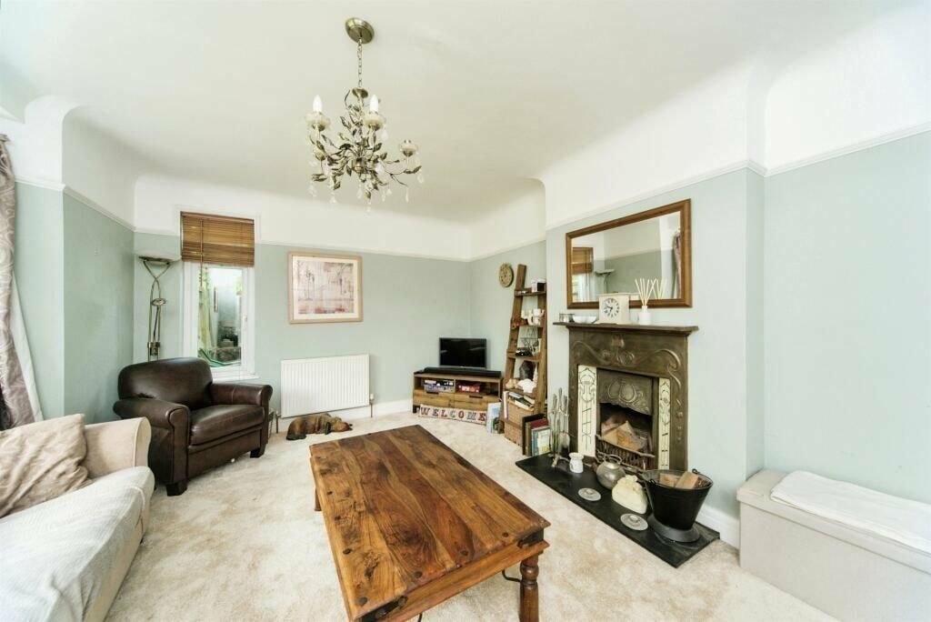 Property photo 2 of 19