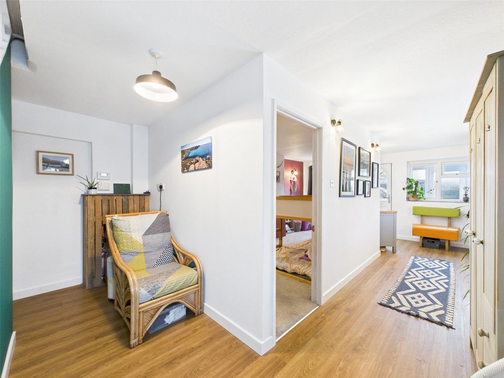 Property photo 3 of 19 Picture No. 02