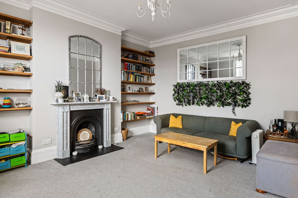 Property photo 3 of 12