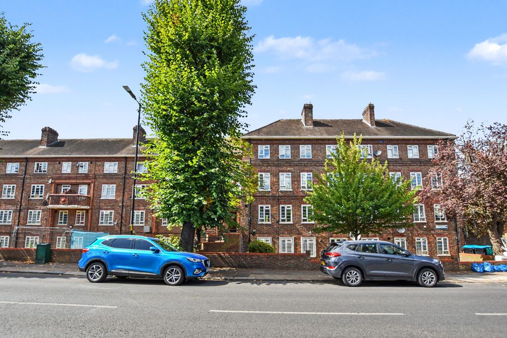 Property photo 1 of 18 18 Halliwell Court, Barry Road, East Dulwich, London Se22 0Hs