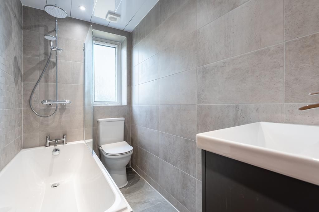 Property photo 3 of 16 Cup1476Seg Bathroom.Jpg