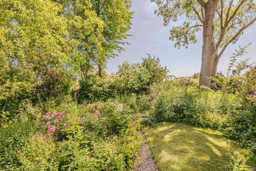 Property photo 2 of 39