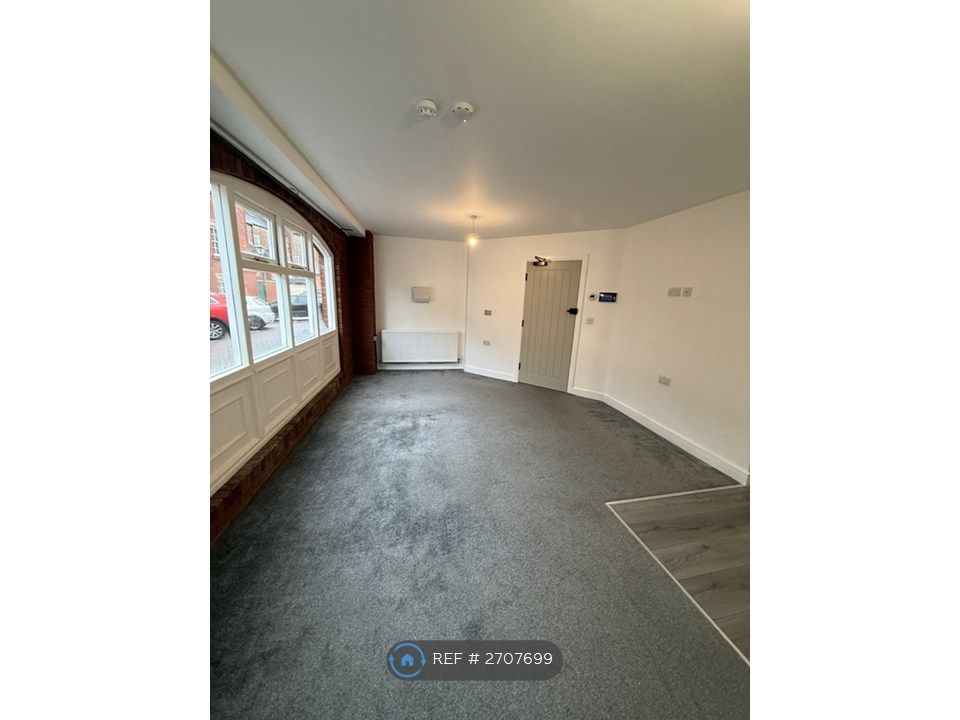 Property photo 2 of 8 l Room