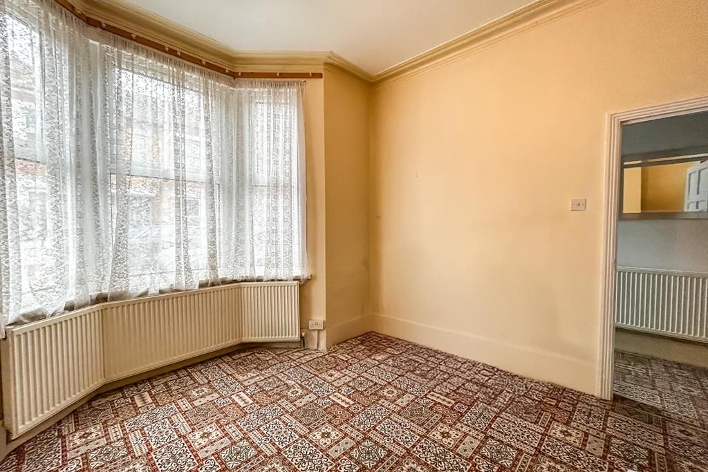 Property photo 3 of 14 Lounge