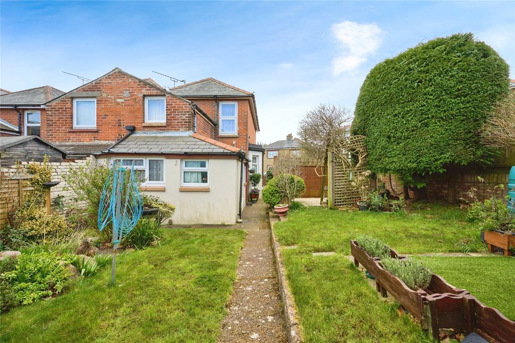 Property photo 2 of 16 Picture No. 14