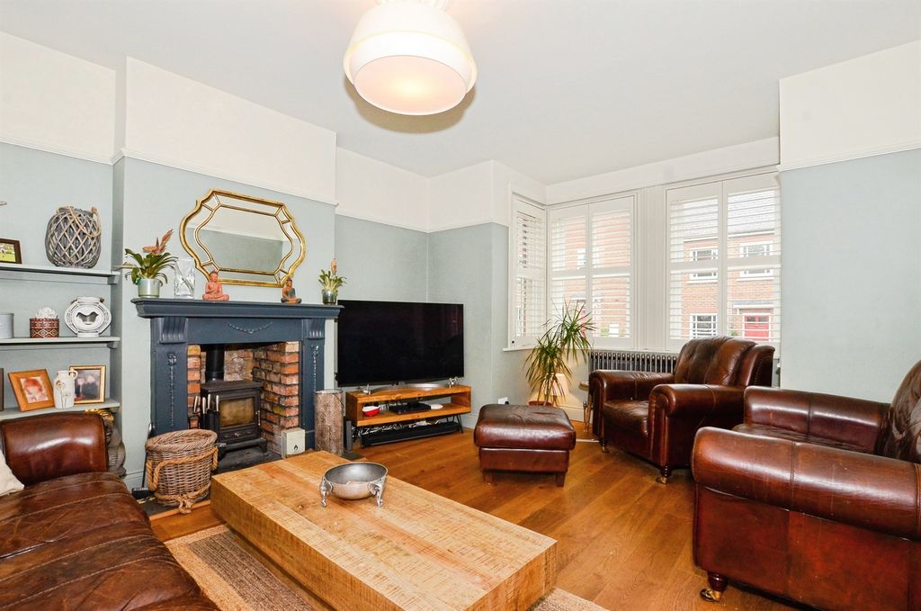 Property photo 2 of 17