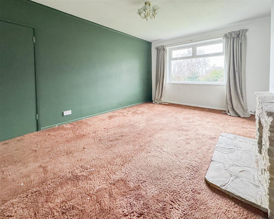 Property photo 3 of 16 Living Room