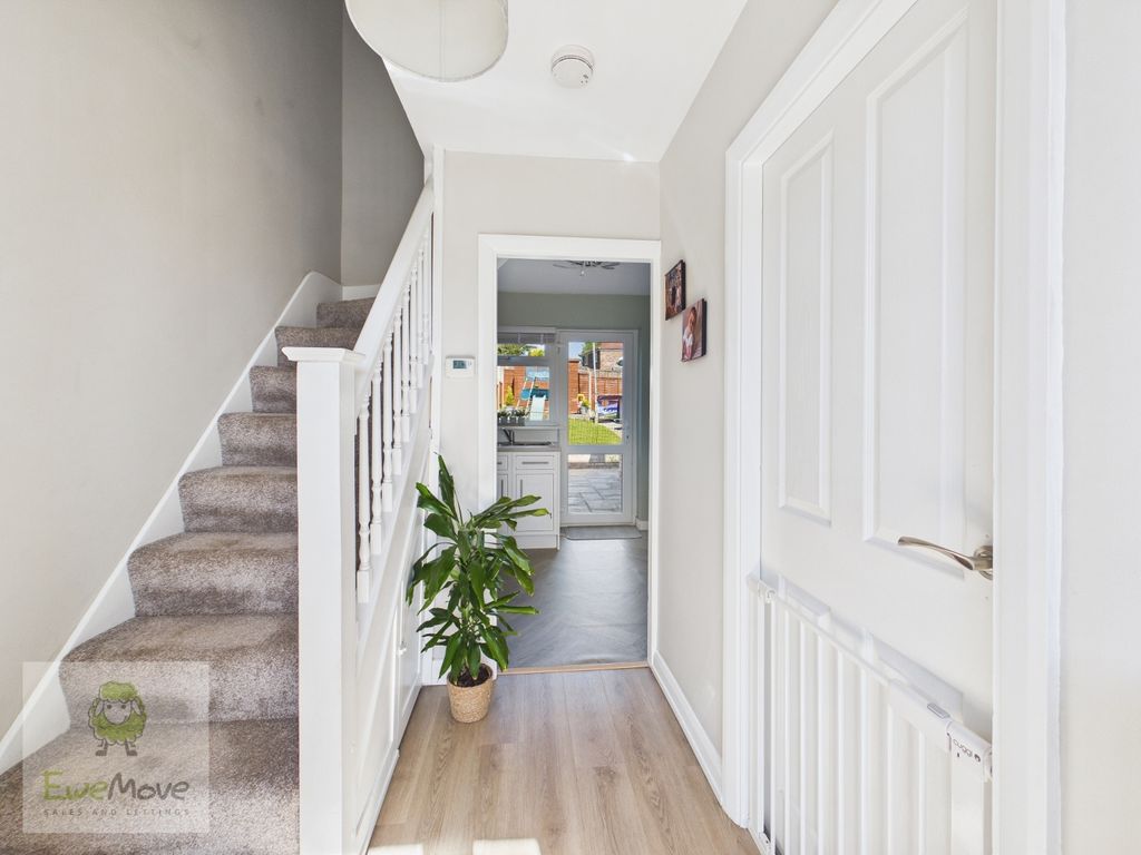 Property photo 2 of 18 Entrance Hall