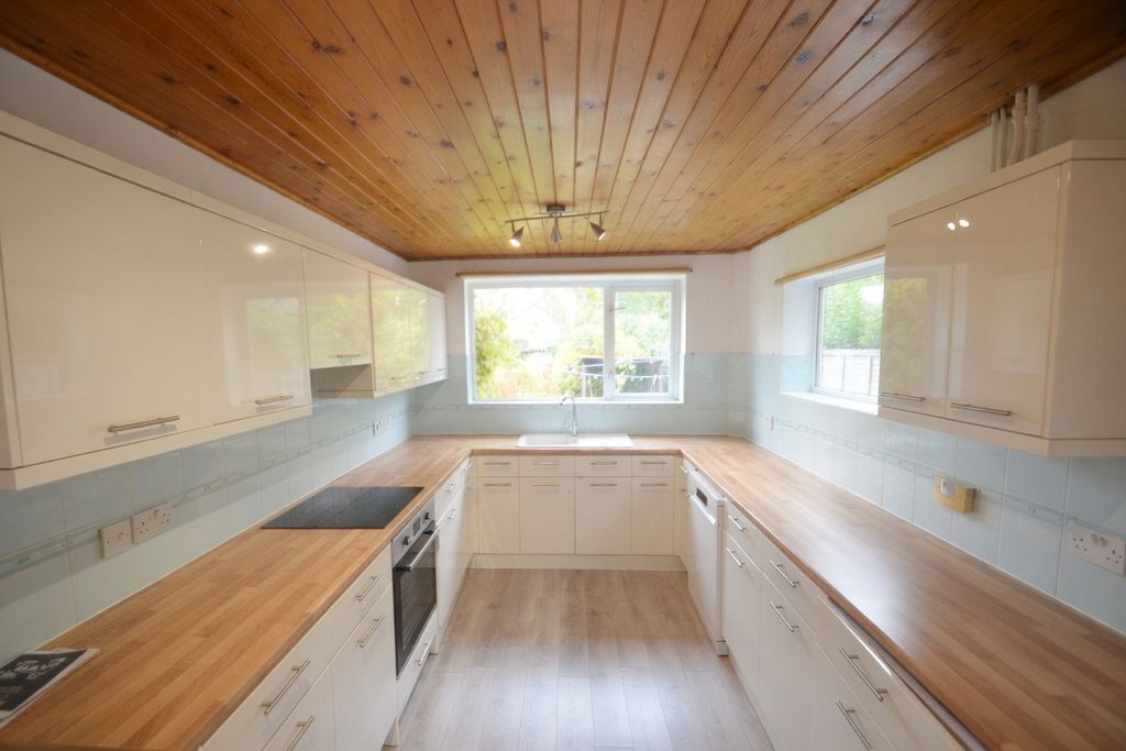 Property photo 3 of 10 P7Bhh