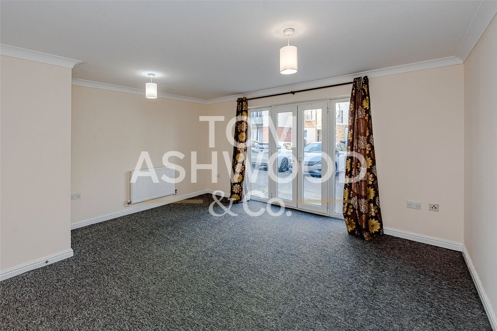Property photo 3 of 13 Picture No. 32