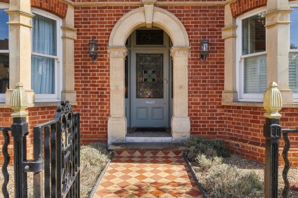 Property photo 2 of 48 5570721
