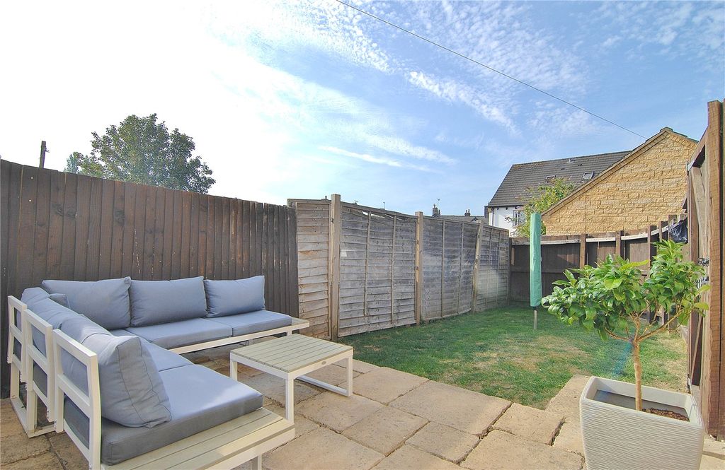 Property photo 2 of 14 Picture No. 17