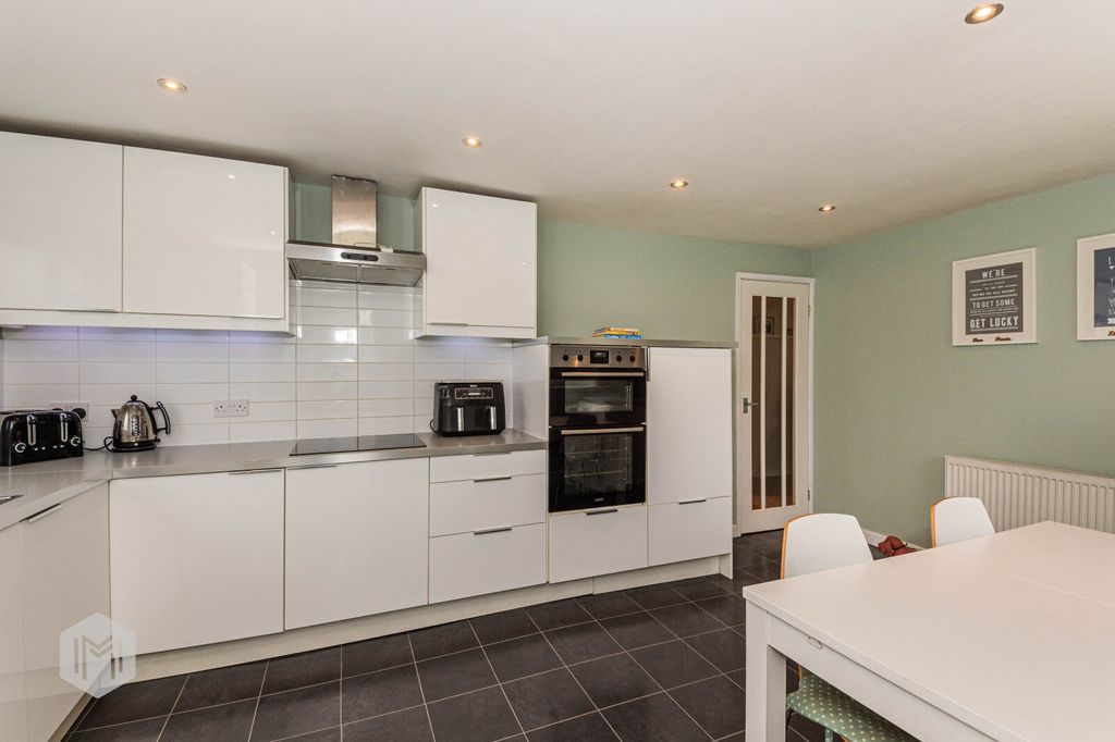 Property photo 3 of 21 Picture No. 17