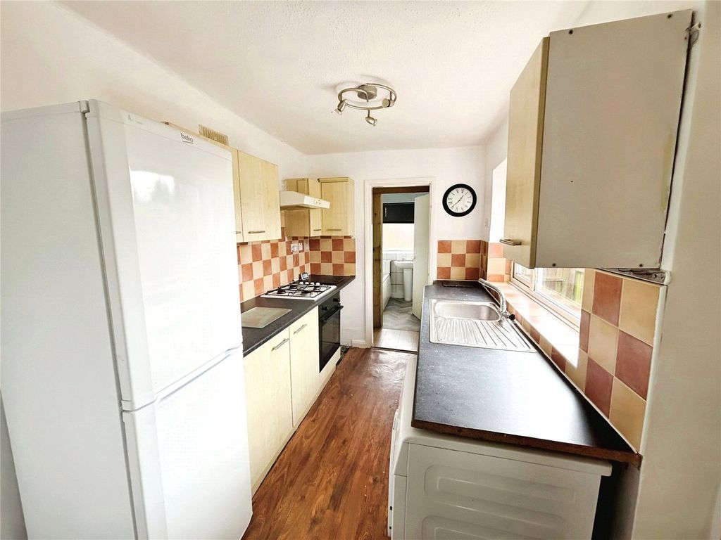 Property photo 3 of 12 Kitchen