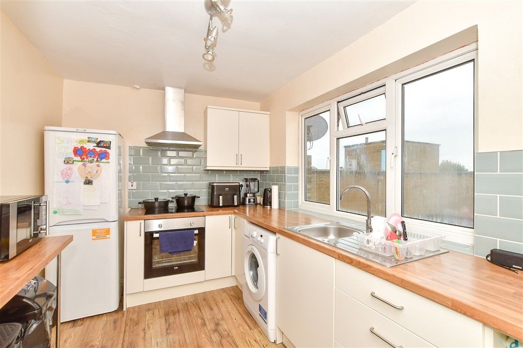 Property photo 1 of 9 Kitchen