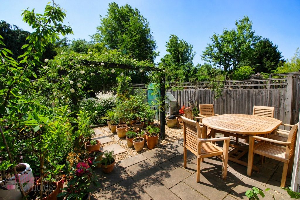 Property photo 2 of 17 Garden