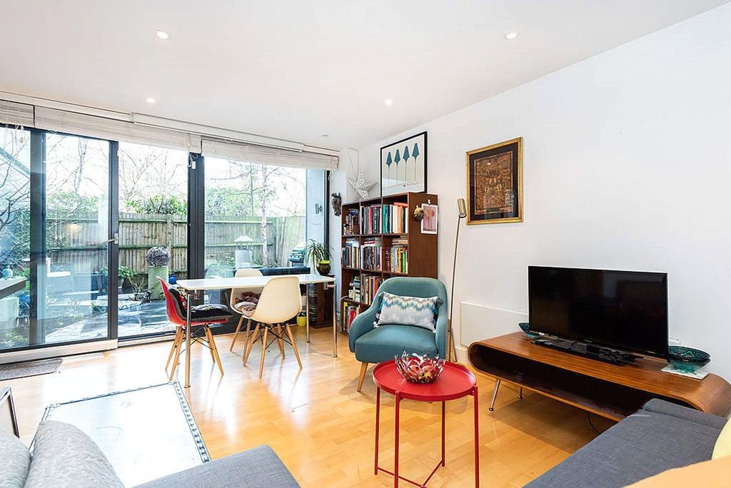 Property photo 1 of 12 Florida Street E2