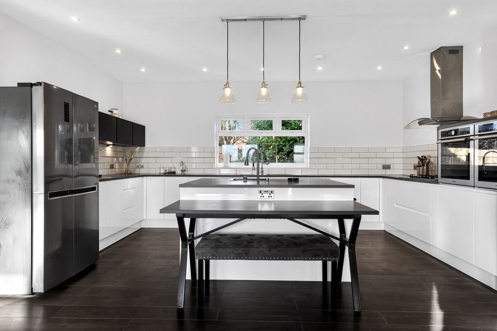 Property photo 3 of 26