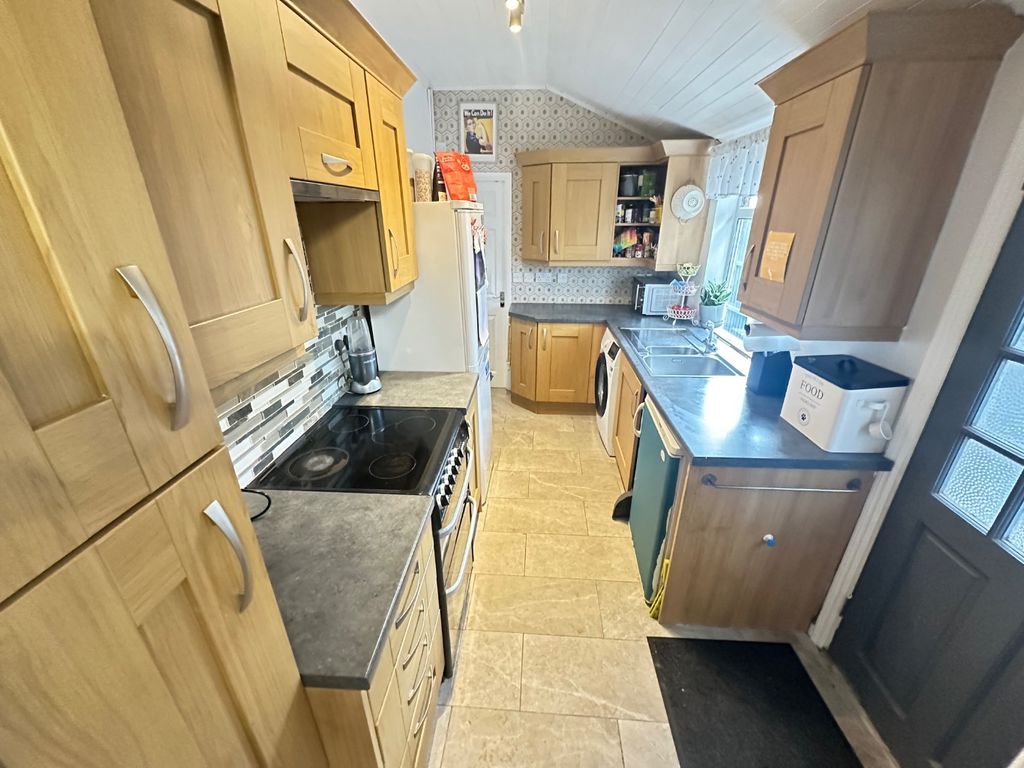 Property photo 2 of 8 5425741