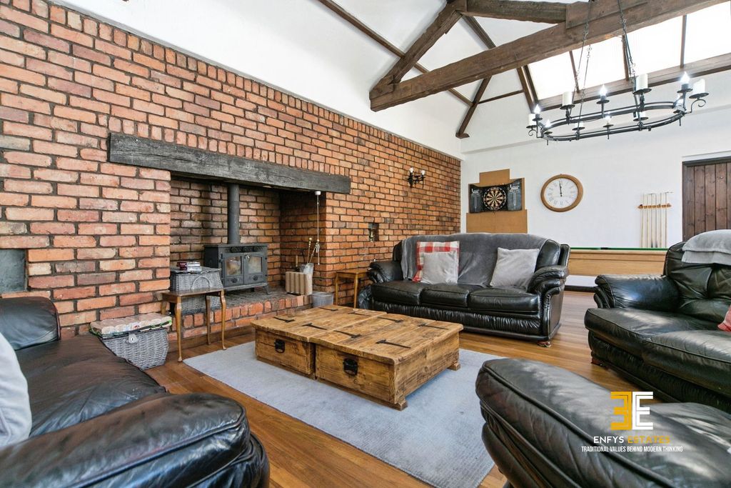 Property photo 2 of 39