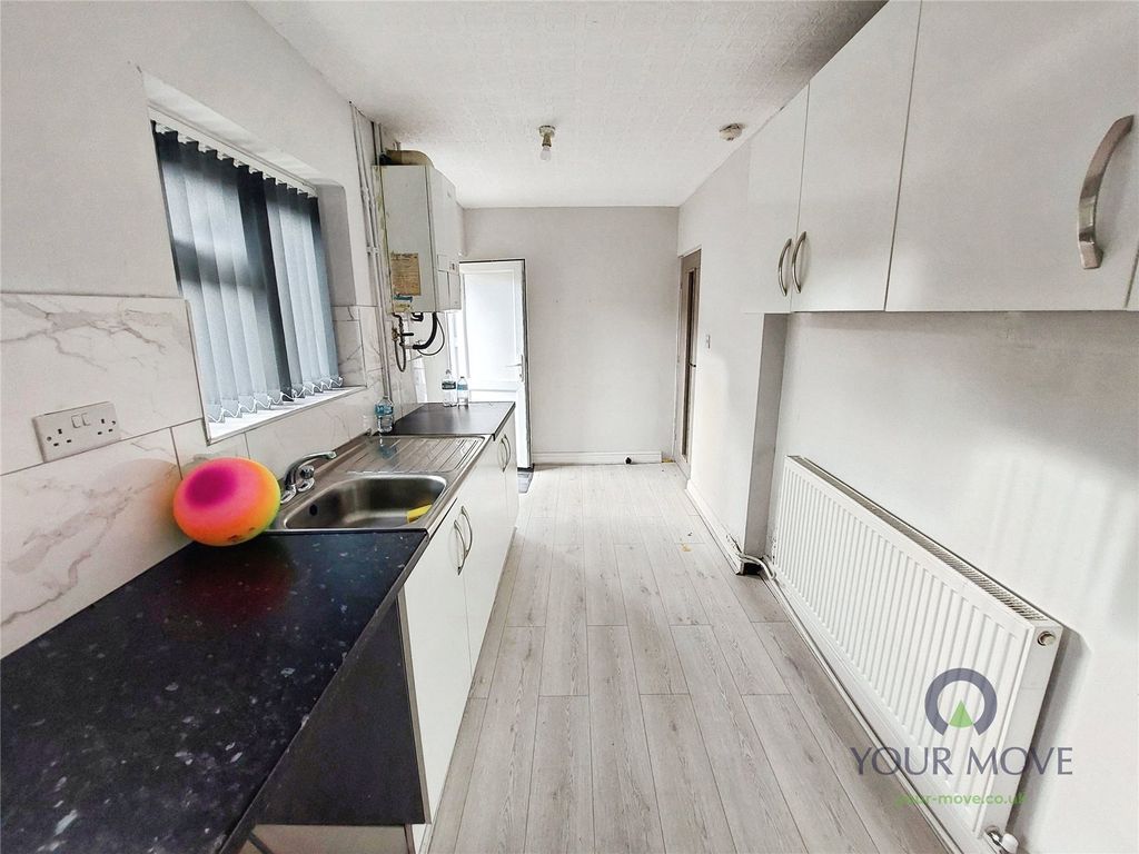 Property photo 3 of 13 Kitchen