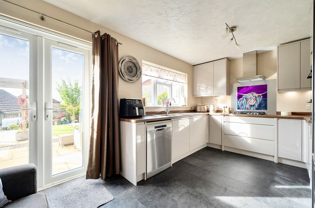 Property photo 3 of 14 Kitchen