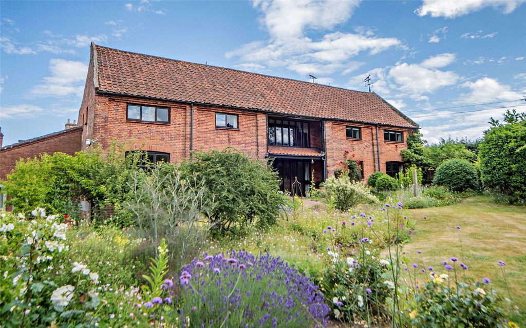 Property photo 2 of 18 Town Farm