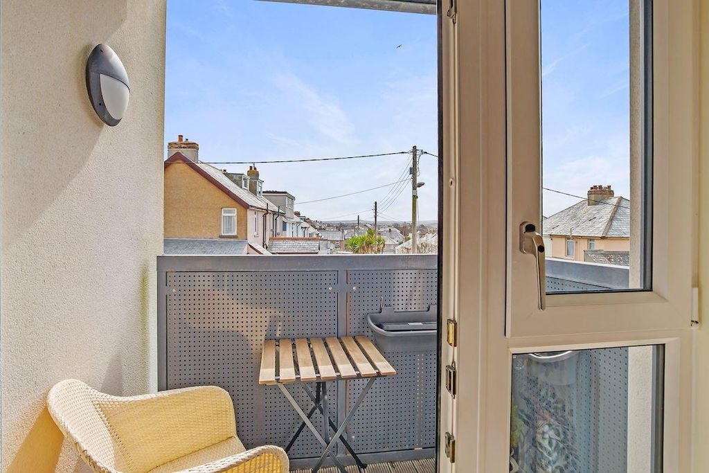 Property photo 3 of 14 Balcony