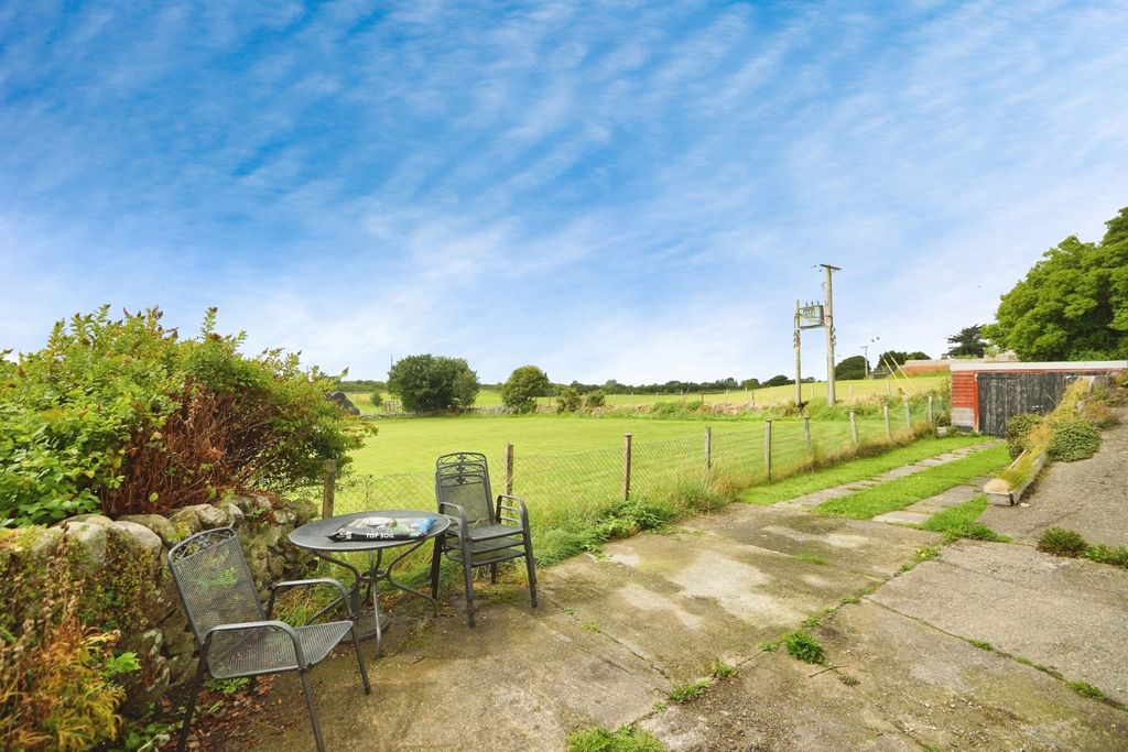 Property photo 2 of 17 Photo