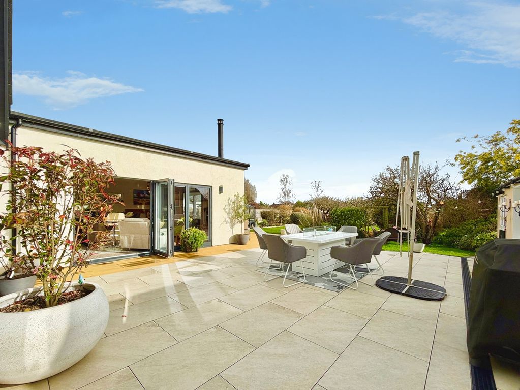 Property photo 2 of 25