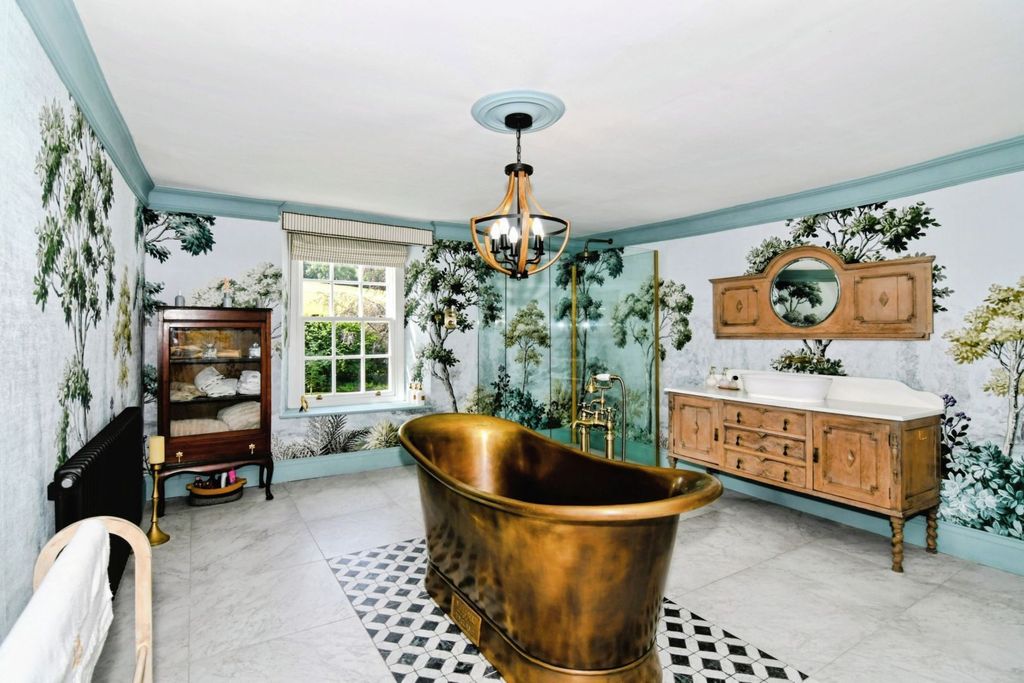 Property photo 1 of 47
