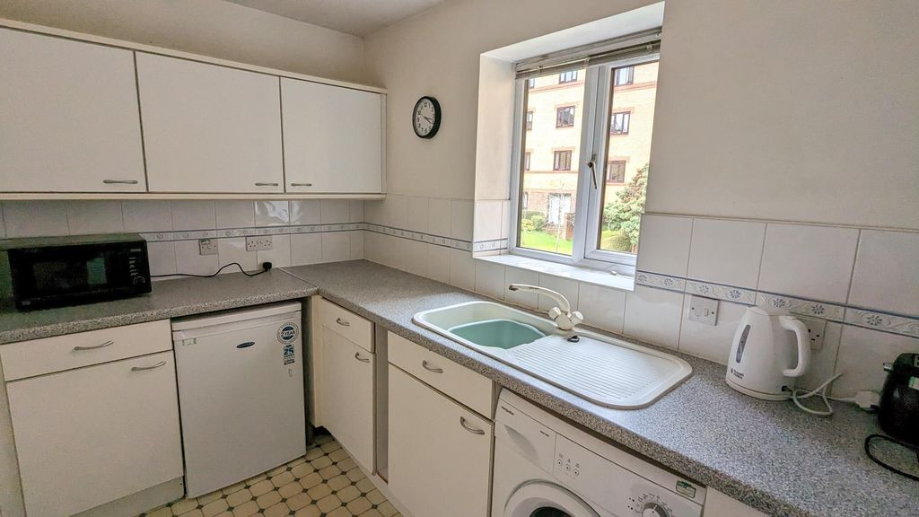 Property photo 2 of 8
