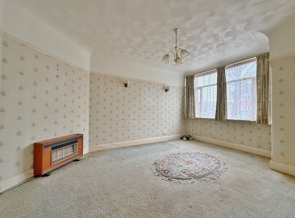 Property photo 2 of 22