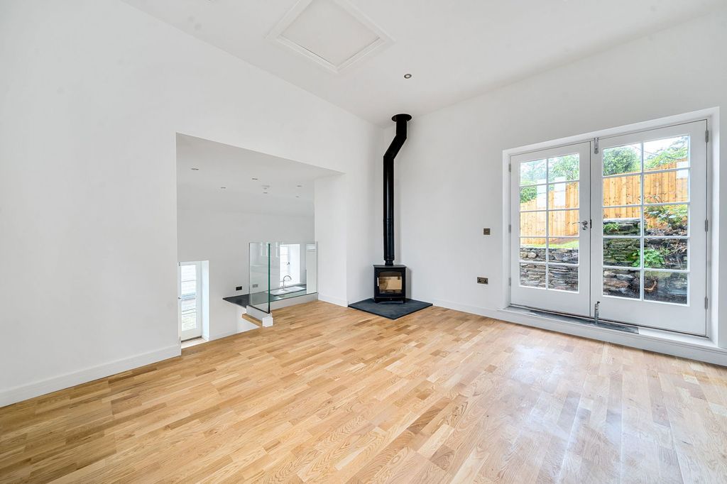 Property photo 3 of 23