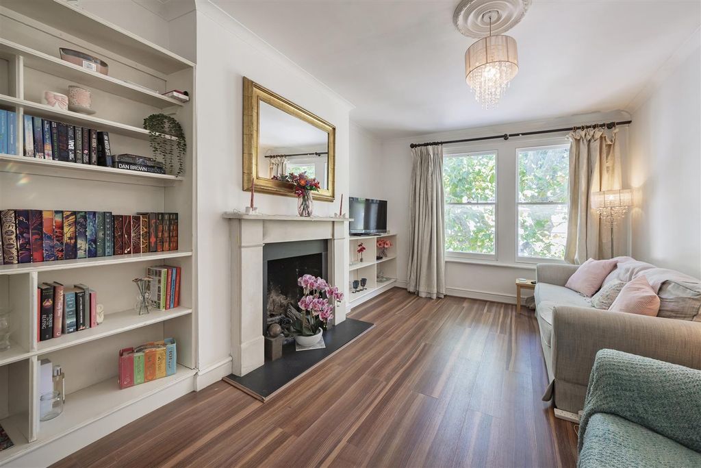 Property photo 1 of 12 Cromwell Grove