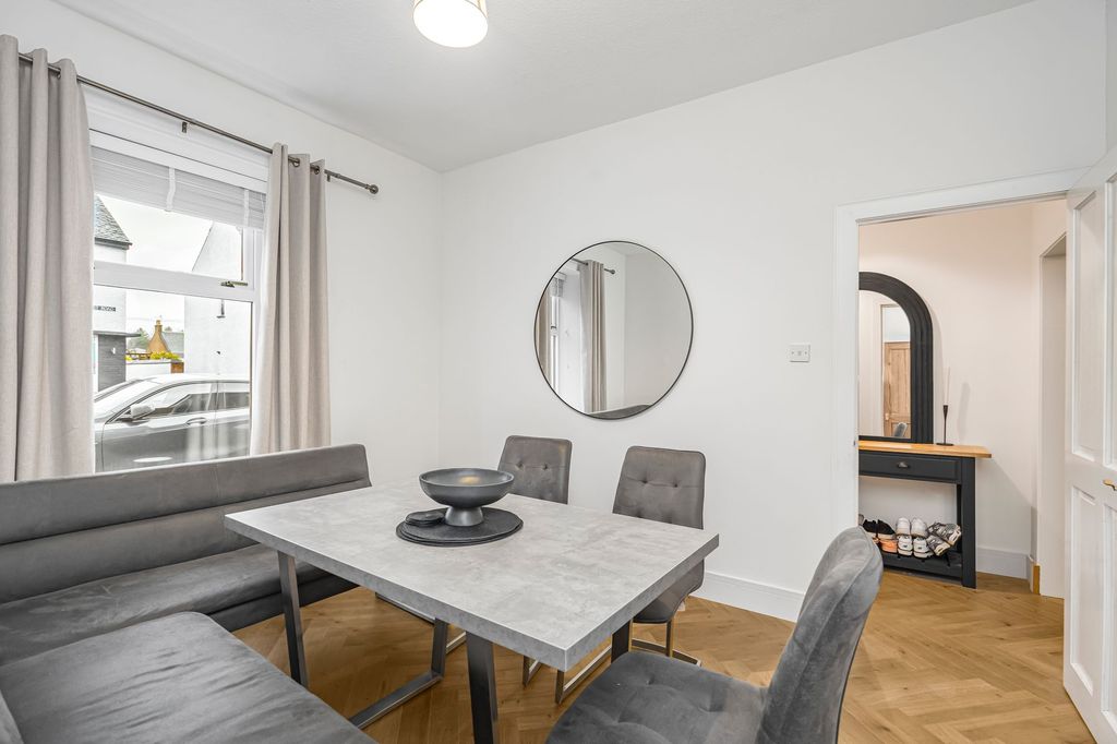 Property photo 3 of 28