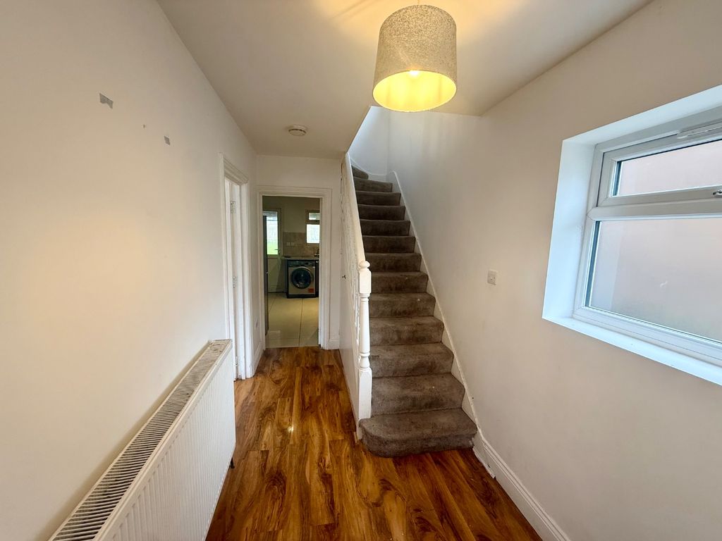 Property photo 2 of 14 5074951