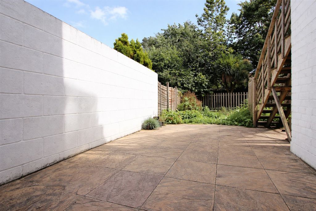 Property photo 2 of 8 Photo 4