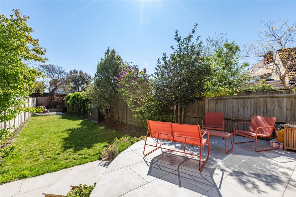 Property photo 3 of 16 Garden
