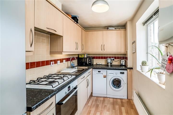 Property photo 2 of 7 Kitchen