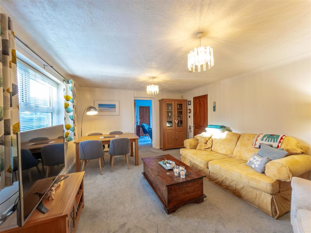 Property photo 2 of 43 Lyndale, Helston-35.Jpg